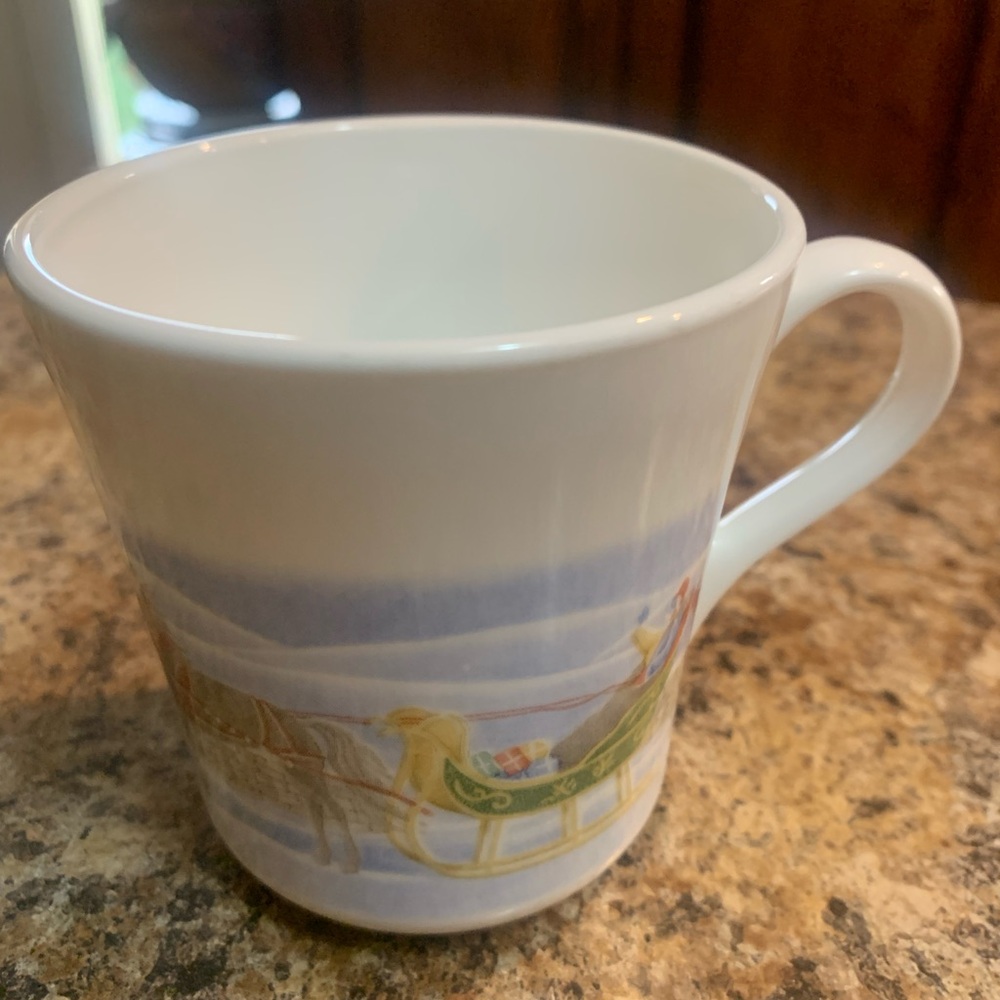 CORELLE CORNING COUNTRY MEMORIES SNOW SLEDING COFFEE CUP MUG COLLECTABLE